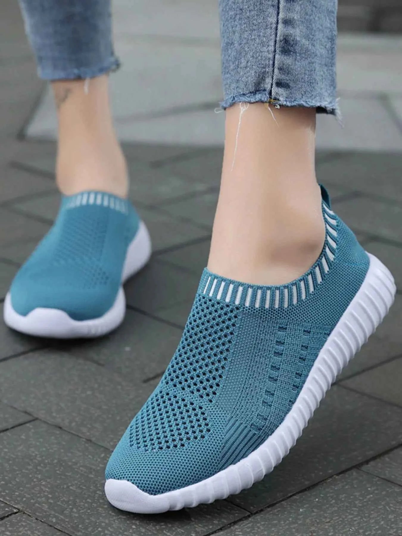 Breathable Mesh Round Toe Slip-Ons