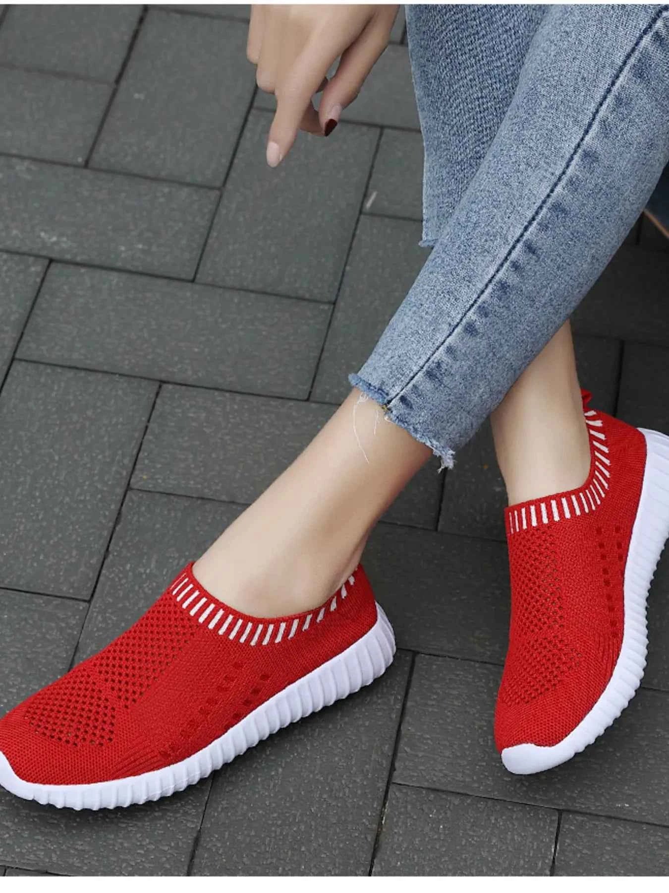 Breathable Mesh Round Toe Slip-Ons
