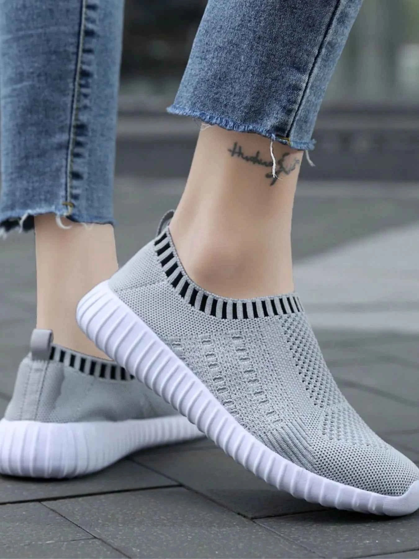 Breathable Mesh Round Toe Slip-Ons