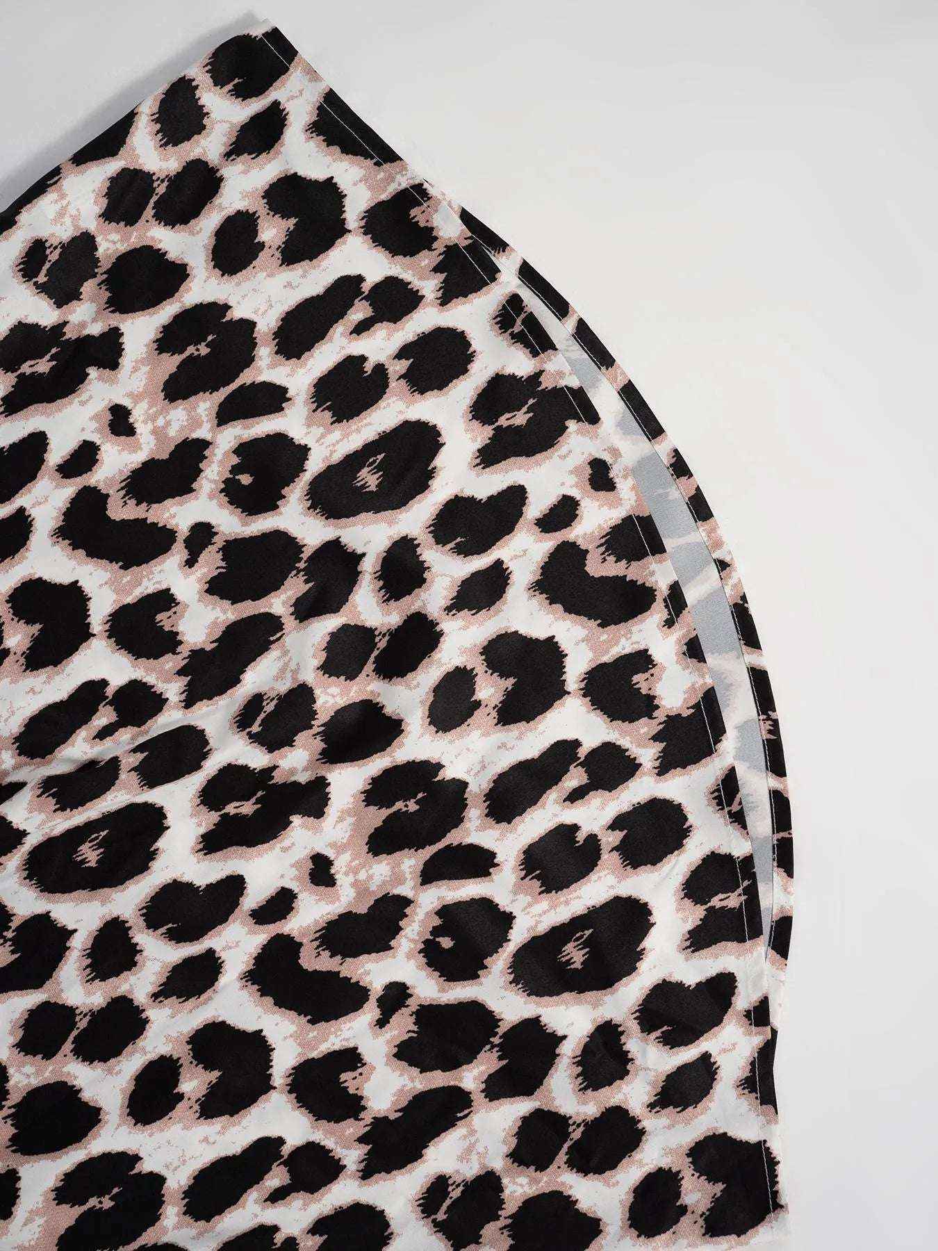 Chic Leopard Print 3/4 Sleeve Blouse V-Neck, Loose Fit Lightweight Versatile Casual Top for Women